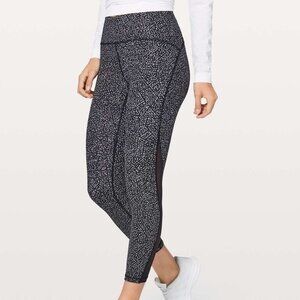 Lululemon Train Times 7/8 Pant 25" // Size 4 //‎ Night View White Black